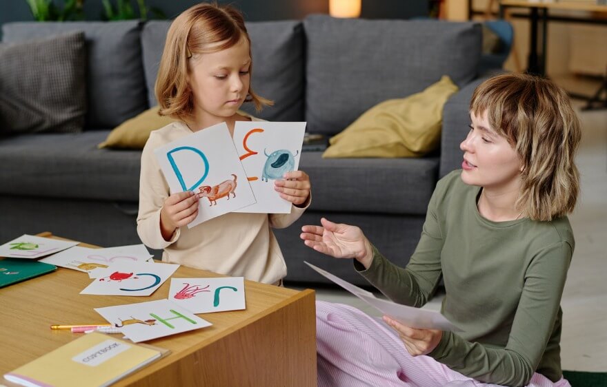 Descriptive Language Games